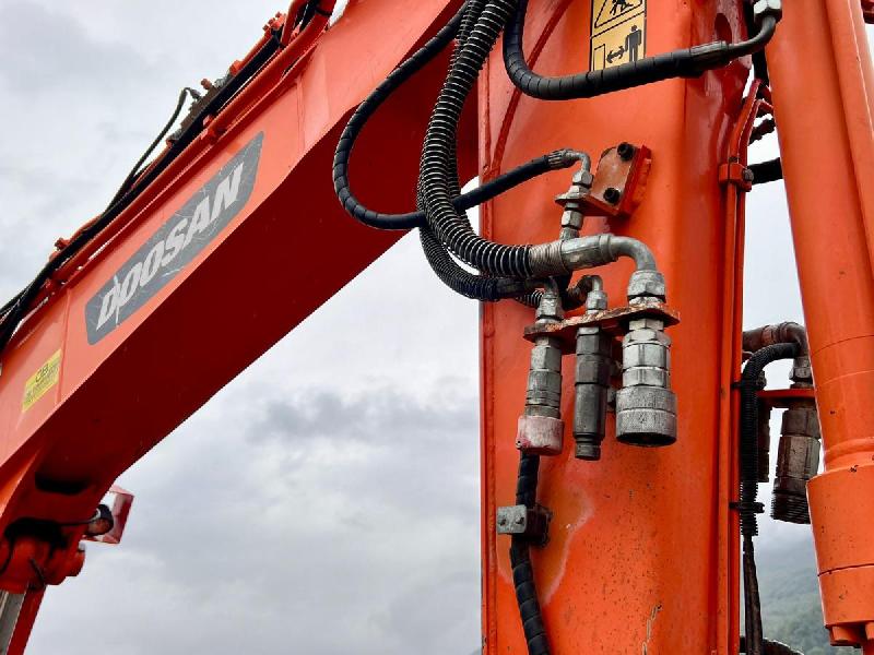 Doosan DX80R_8