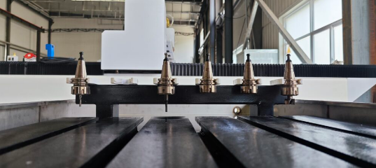 Fraiseuse CNC numérique Série M - LUQUE Machines - Usinage bois, plastiques et métaux non-ferreux - Structure robuste, broche 3,5 kW ou 9 kW_8