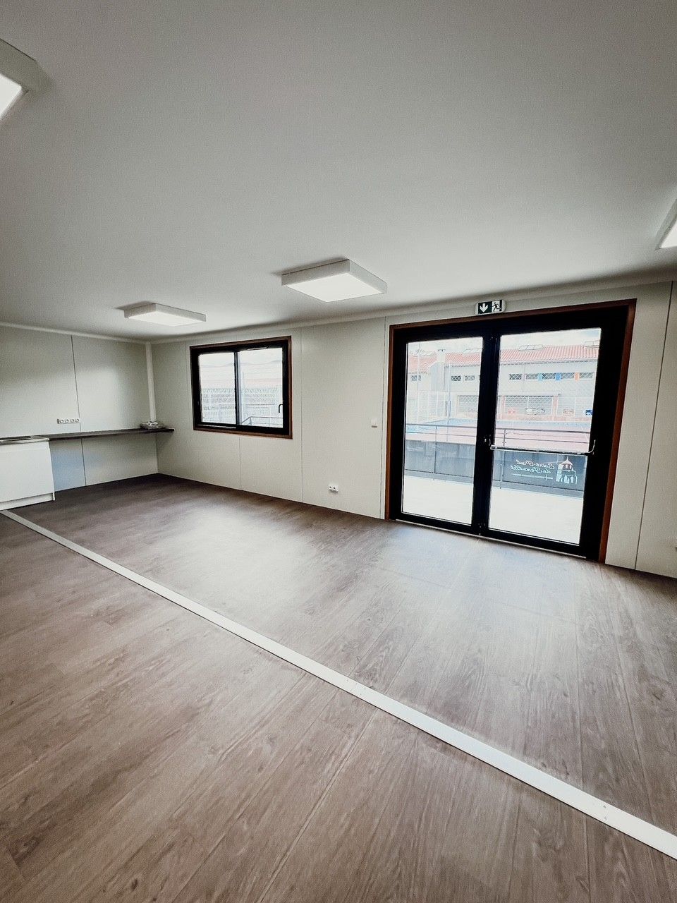 Container technique 20 ou 40 pieds pour ateliers,  bureaux, salles de stockage et salle de réunion_8