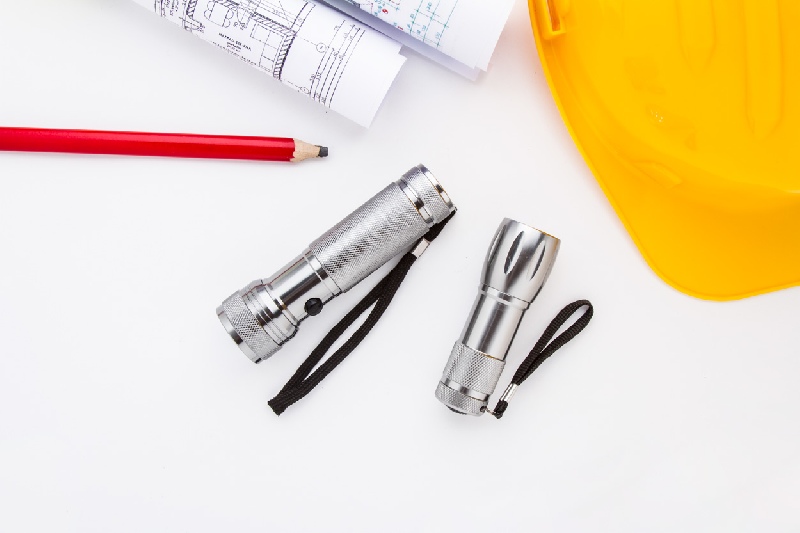 Set de lampes torches 12 LED en aluminium avec dragonne et boîte cadeau noire_8