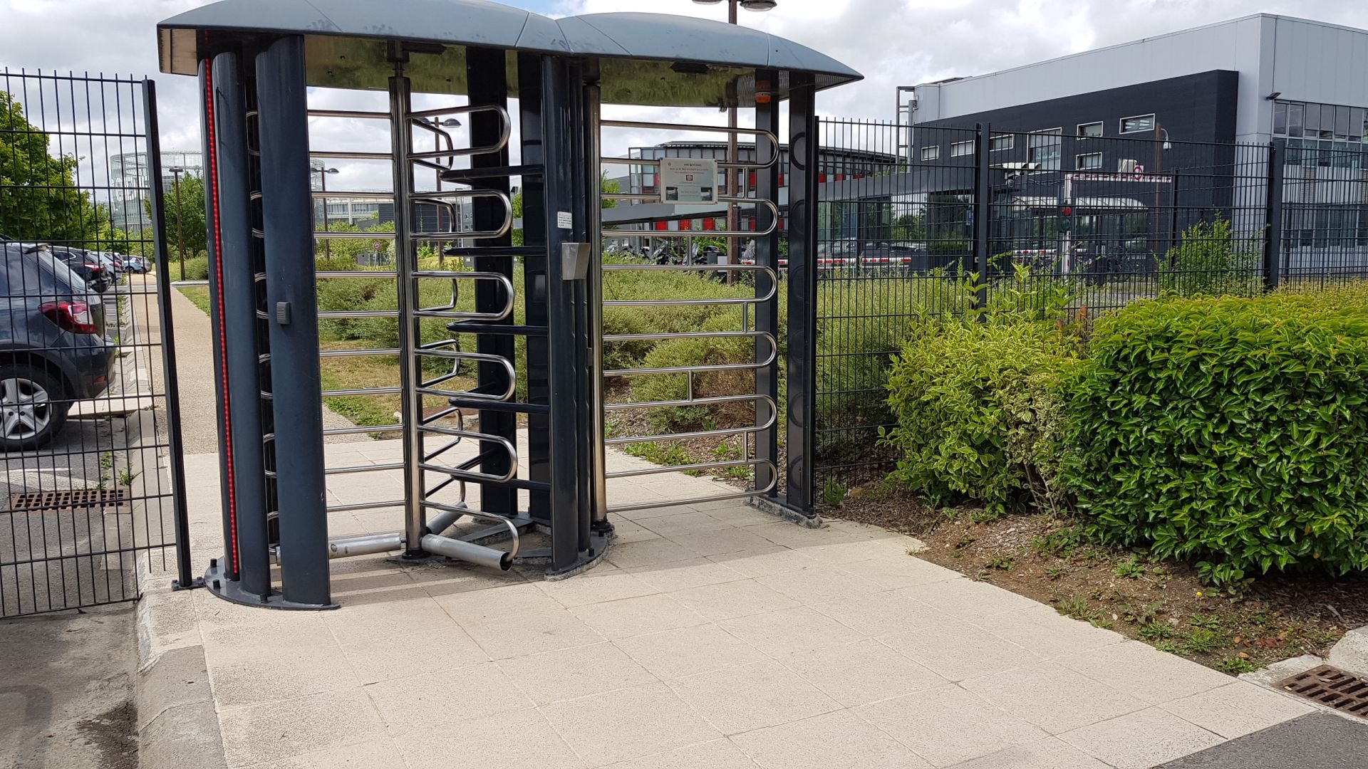 Tourniquet TS120 PMR avec toiture aluminium et capot composite