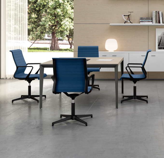 Fauteuil pour salle de réunion/conférence - DYNAMICA : design élégant, piètement plat 4 branches sur patins_8