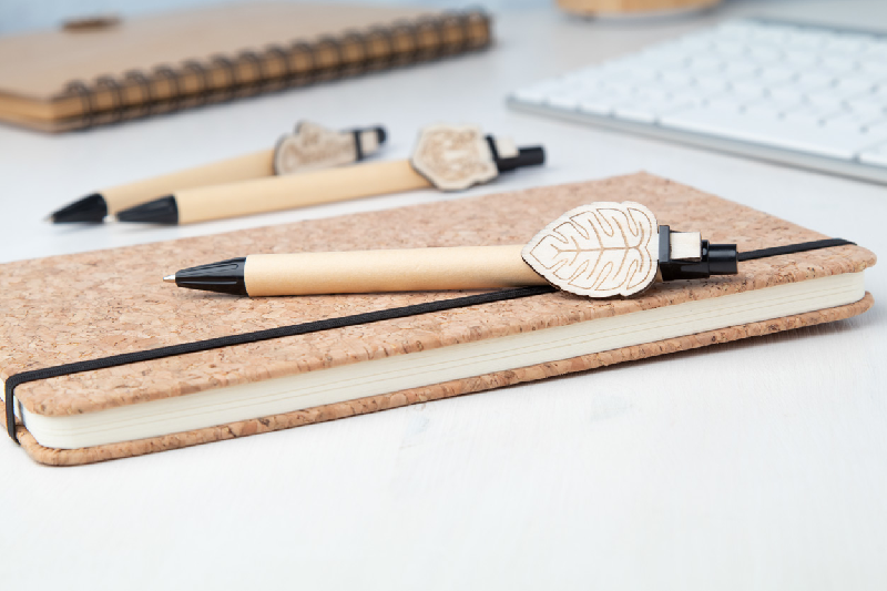 Stylo à bille en papier recyclé - Clip en bois personnalisable - Encre bleue_8