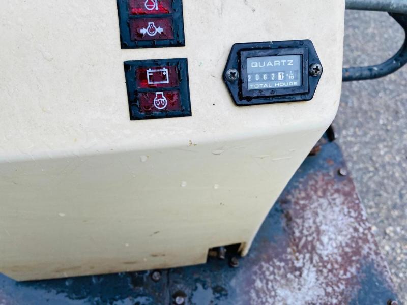 BOBCAT micro-pelle e08 1t_8