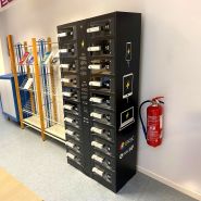 Station de charge personnalisable pour entreprises et espaces publics