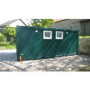 Conteneur sanitaire avec revêtement de sol antidérapant