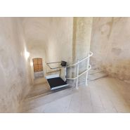 Plateforme élévatrice monte-escaliers courbe multi-étages pour accès PMR - Garaventa Lift Artira_8