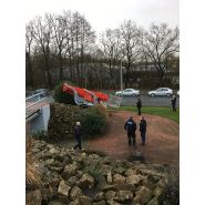 Plateforme élévatrice avec système de voie variable pour ajuster les chenilles