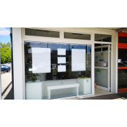 Porte-affiches personnalisables et durables - Matériaux résistants et adaptés à tous les budgets_8