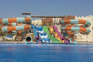 Structure aquatique avec toboggan pour piscines