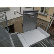 Plateforme monte escalier droit inclinée,  automatisée, plus puissante, plus solide, moins encombrante_8