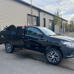 Hydrocureur combiné 4x4 compact et puissant pour l'assainissement, le débouchage et le nettoyage des réseaux d'égouts - Débit de 90 L/min à 175 bars, de 37 L/min à 400 bars