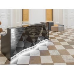 Banque d'accueil verre et lumière aux lignes épurées - ALPA