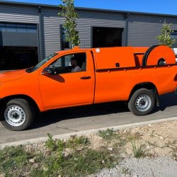 Hydrocureur combiné 4x4 Toyota Hilux - Assainissement, débouchage et nettoyage des réseaux d'égouts - Débit de 90 L/min à 175 bars, à 37 L/min à 400 bars