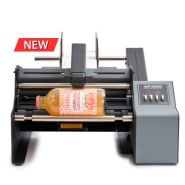Système d'étiquetage de bouteilles - Primera AP380e - Étiqueteuse semi-automatique avec rembobineur intégré Système d'étiquetage de bouteilles - Primera AP380e - Étiqueteuse semi-automatique avec rembobineur intégré
